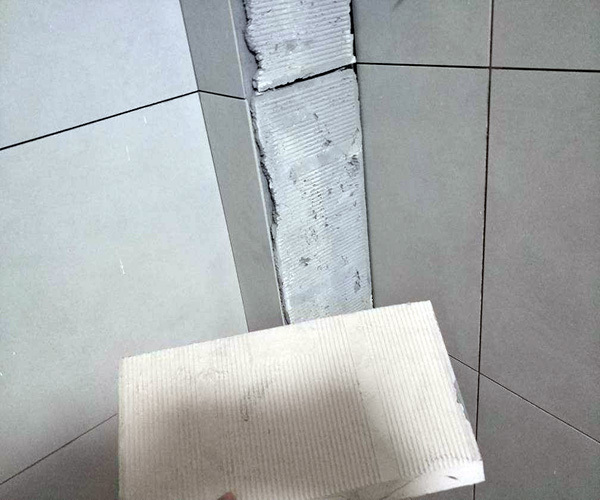 墙砖空鼓能掉下来吗(墙砖空鼓一点点没事吧)