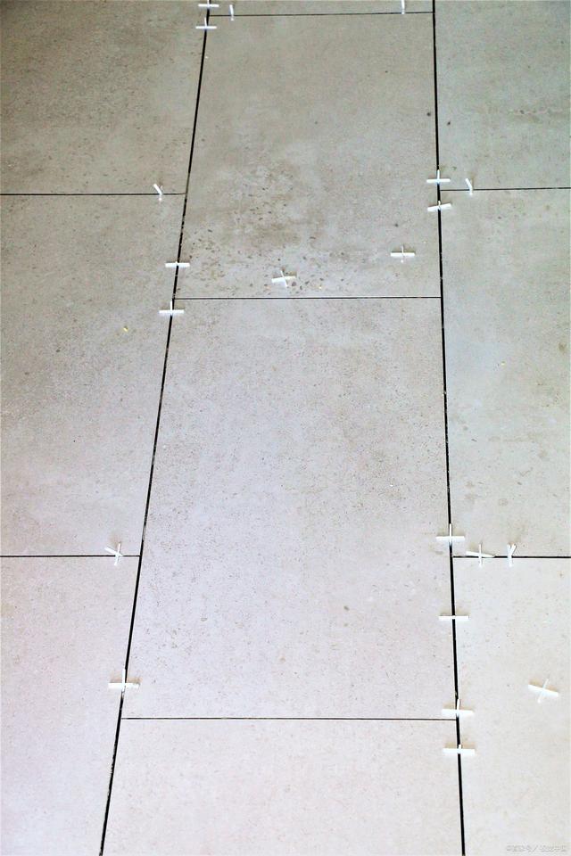 瓷砖地面空鼓怎么解决的(地面瓷砖空鼓是什么原因造成的)